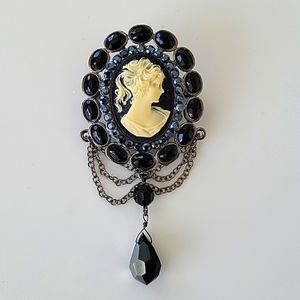 Cameo brooch